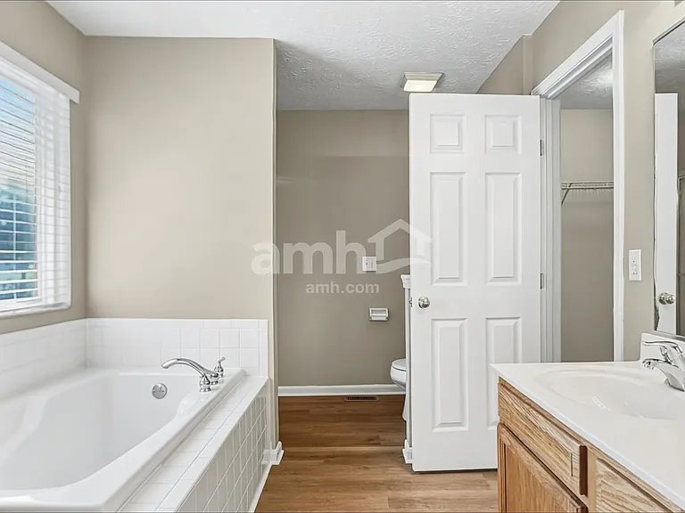 924 Bamburgh Dr — Photo 14