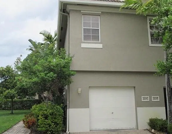 3041 Laurel Ridge Cir