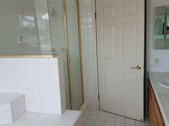 3rd image of 15937 Eccles St