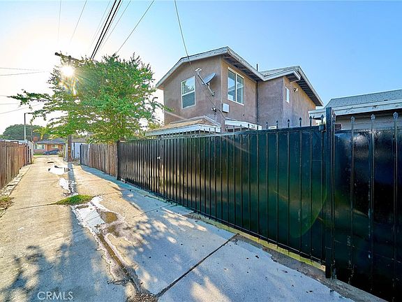 5th image of 218 E 25th St