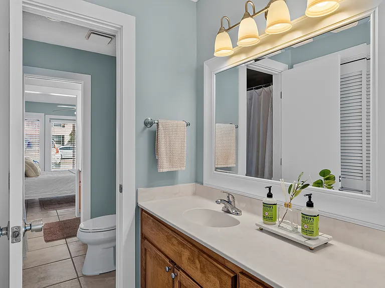 209 Myra St — Photo 43