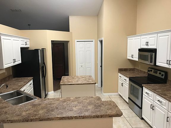 5th image of 4405 SE 106th St