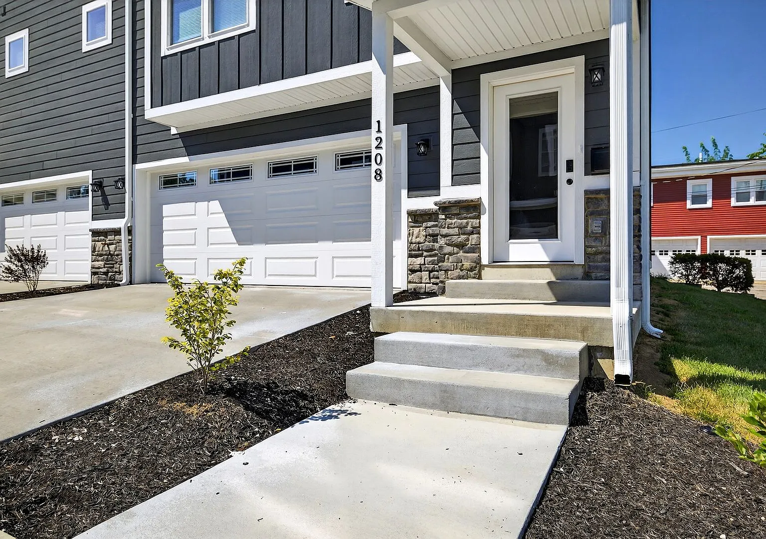 1120 N College Ave — Photo 2
