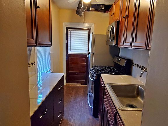 3rd image of 479 Ella St