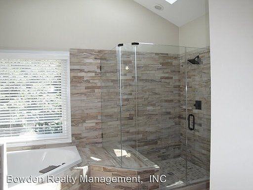 4th image of 3936 Cambridge Hill Ln