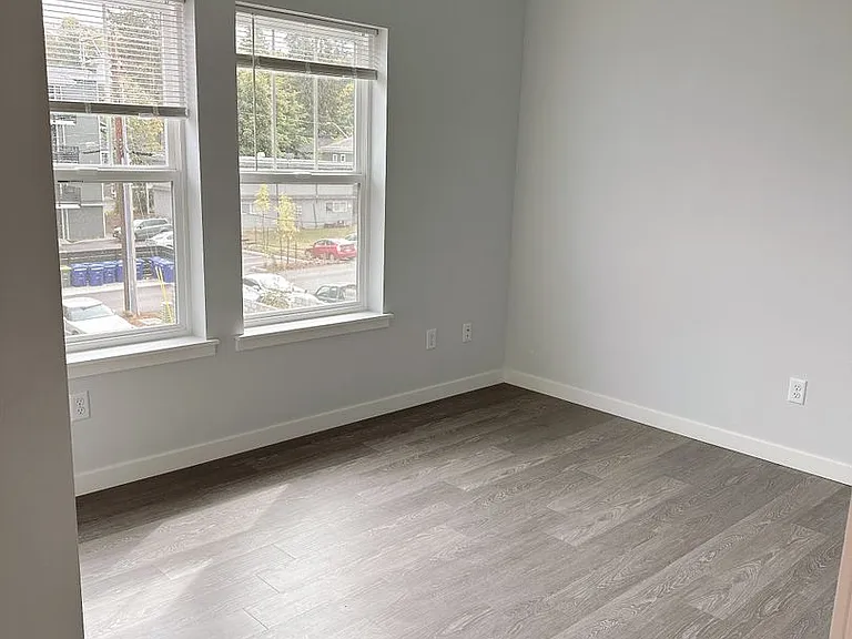600 E Maple St — Photo 20