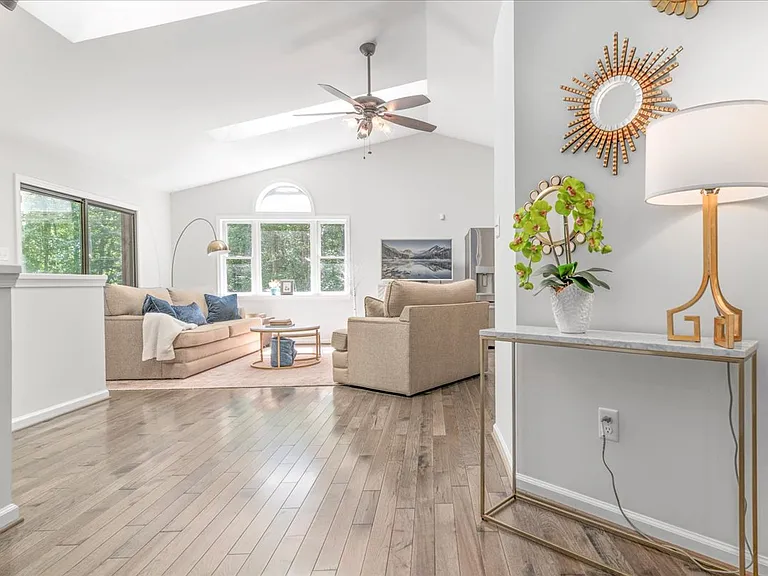 244 Ridgeway Dr #B — Photo 1