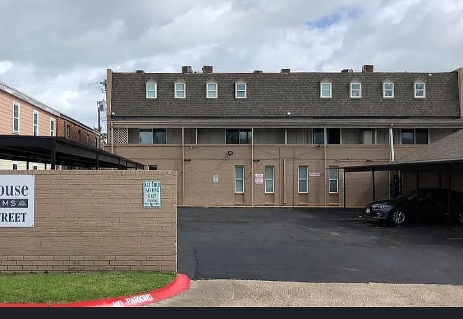 1 bed, 1.0 bath, 578 sqft, $1,200 — Photo 2
