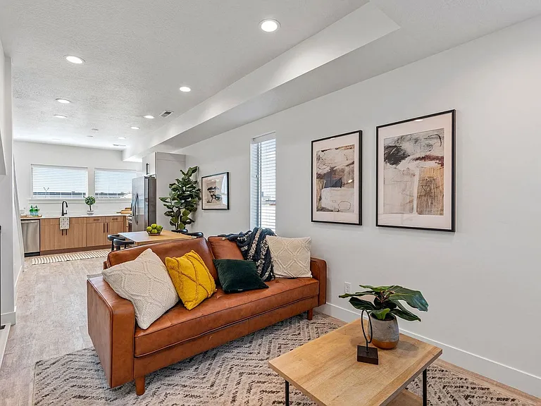 Central Heights Townhomes — Photo 31