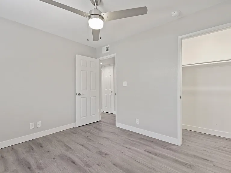 37 W Medlock Dr — Photo 8