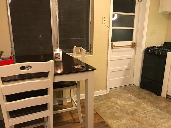 3rd image of 607 NE 6th Ave