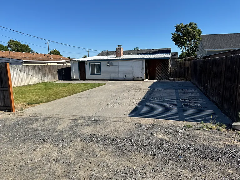 525 H St SE — Photo 25