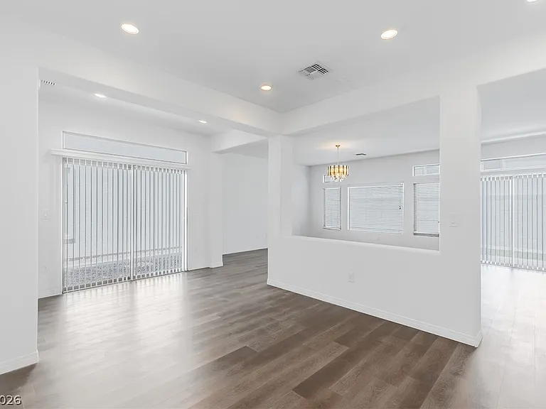 638 Great River Ave — Photo 6