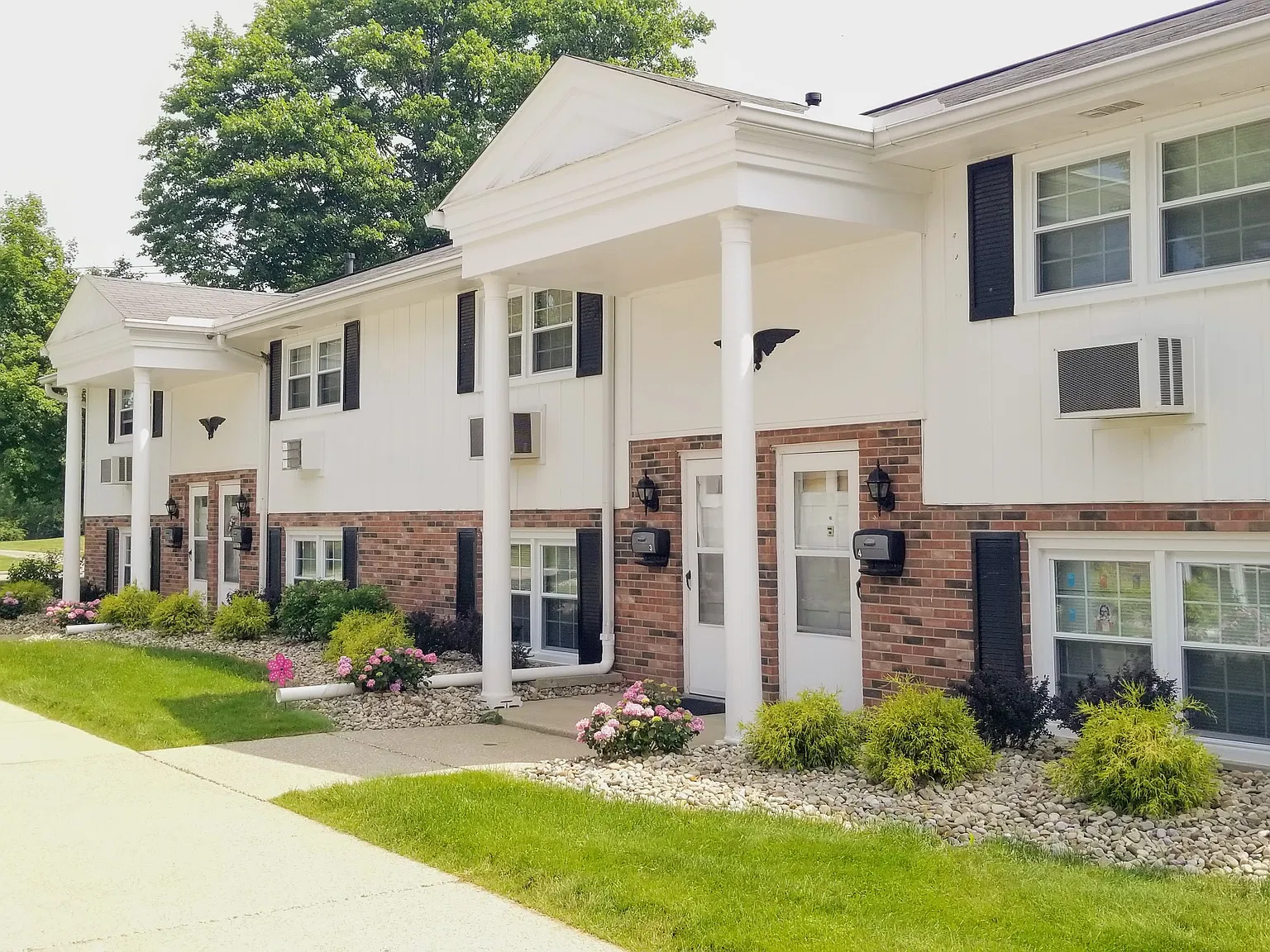 2 bed, 825 sqft, $970 — Photo 3
