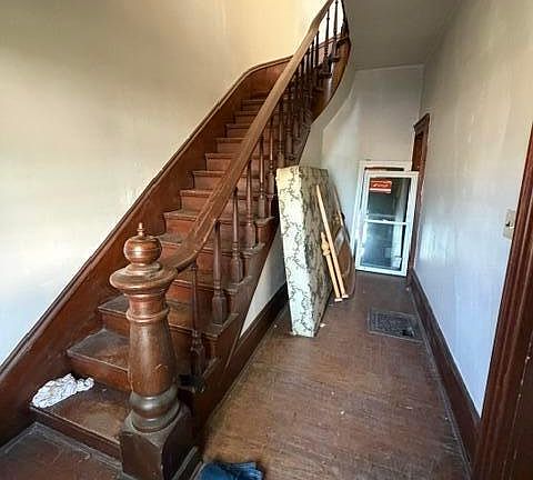 4th image of 403 N Main St