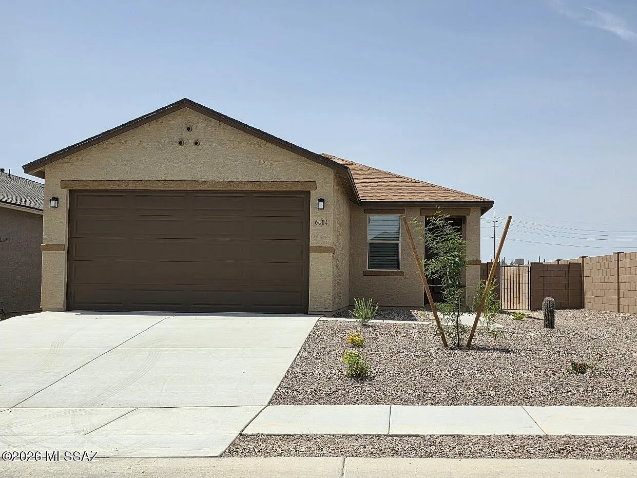 3 bed, 2.0 bath, 1745 sqft, $2,000 — Photo 1