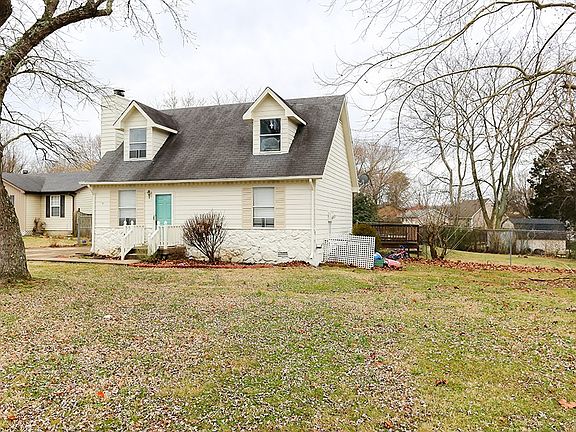 3rd image of 102 Shirley Ct