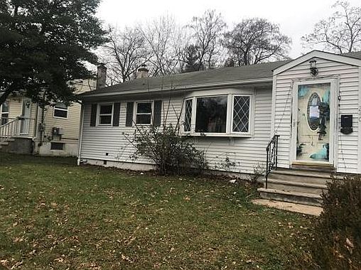 1st image of 240 Maple Ave