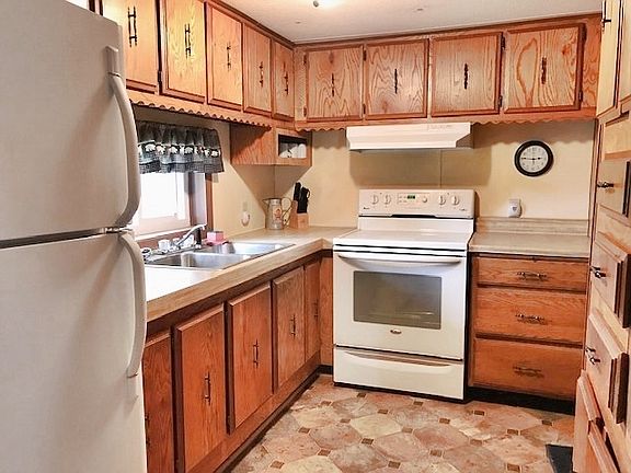3rd image of W14349 Oakwood Hills Dr