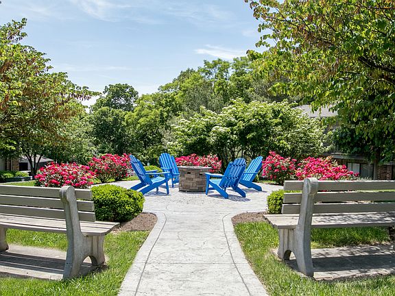Gettysburg Square Apartments walkway