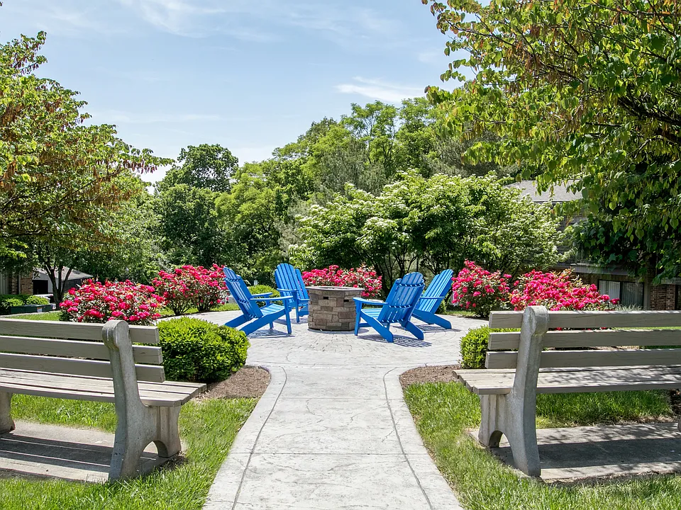 Gettysburg Square Apartments walkway