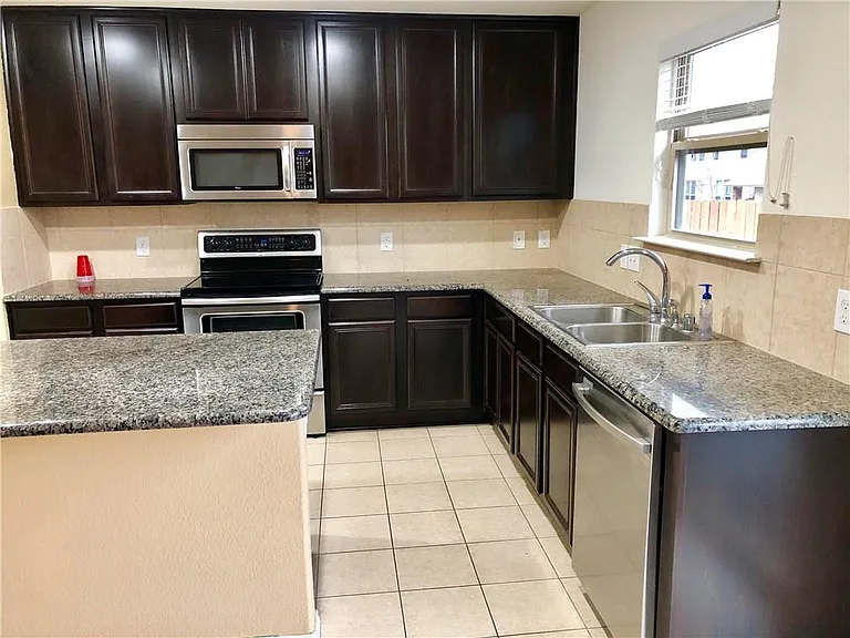 5716 Sapphire Pool Trl — Photo 5
