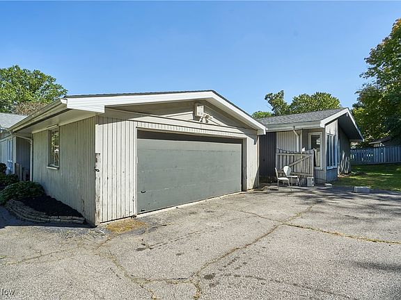 3rd image of 1906 Brookfield Dr