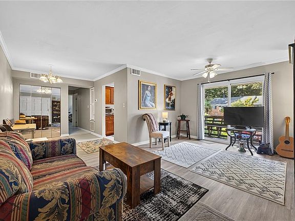 3rd image of 1014 Barclay Sq