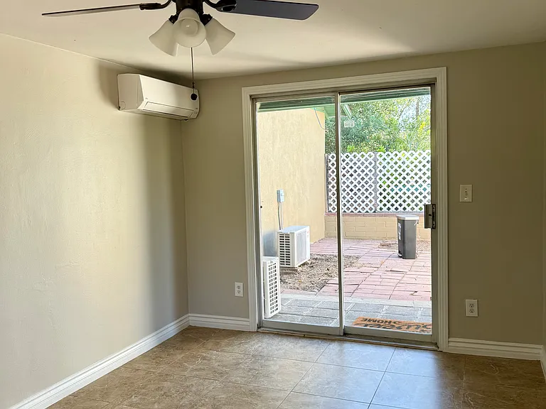 Greenview Ln — Photo 2