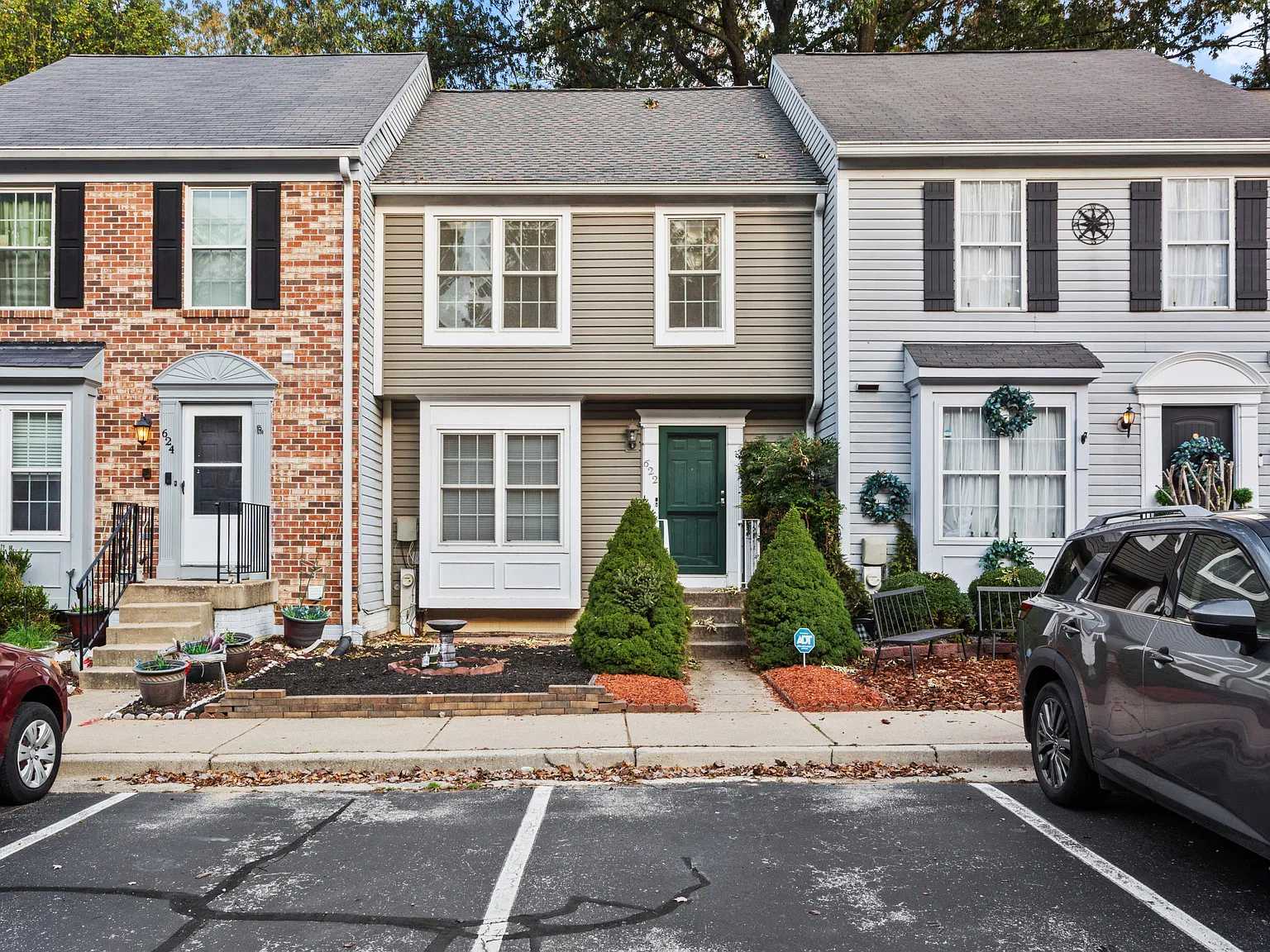 3 bed, 2.5 bath, 1824 sqft, $2,700 — Photo 1