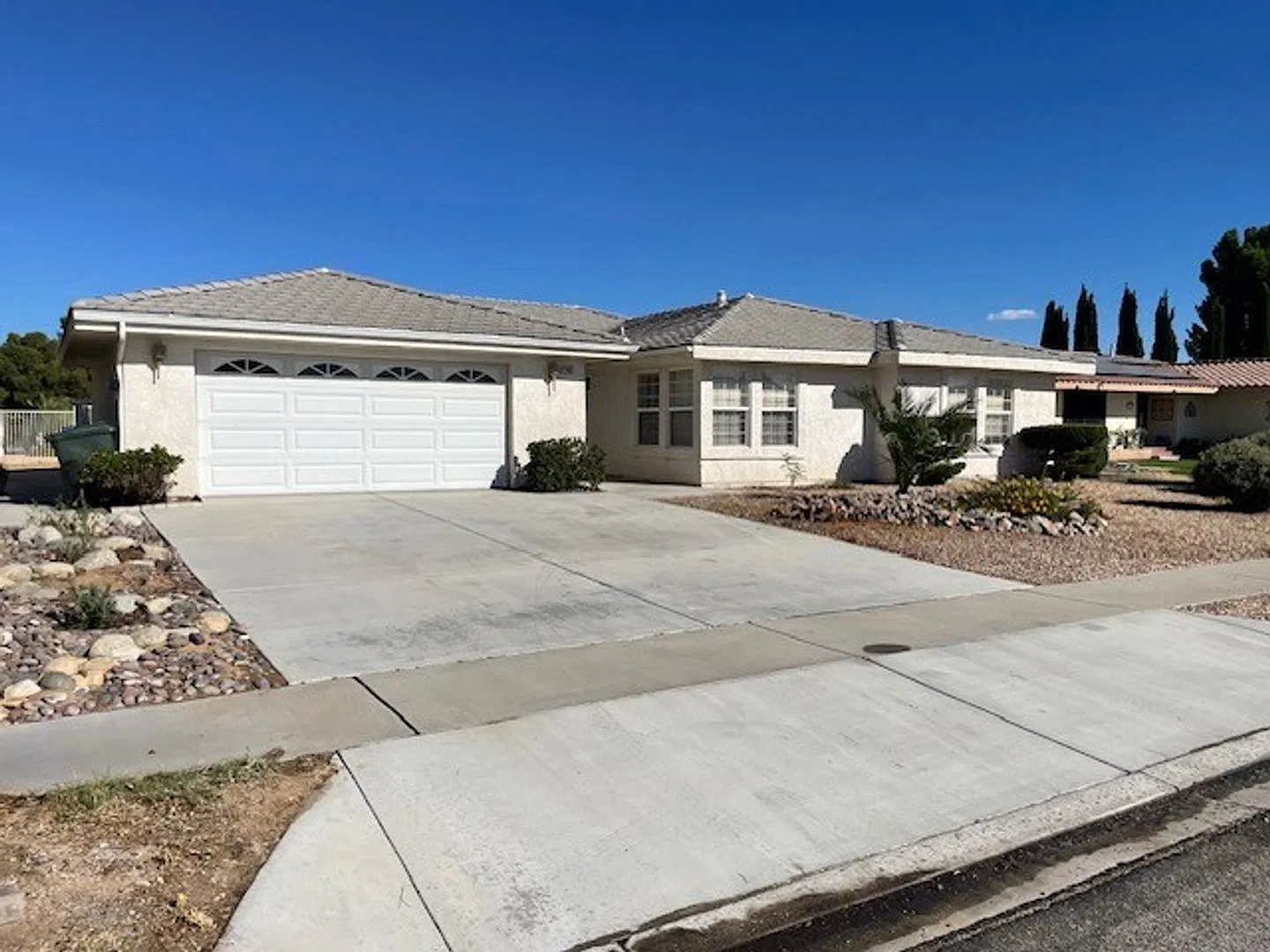 Beautiful Silver Lakes Home- 2 Bedrooms, 3 Bathrooms + Den or Office — Photo 1