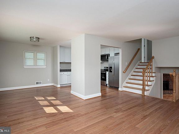 4th image of 1952 Forest Dr