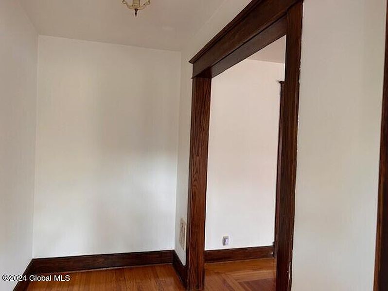 5th image of 1042-44 Baker Avenue