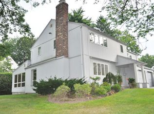 40 Crest Rd, New Hyde Park, NY 11040