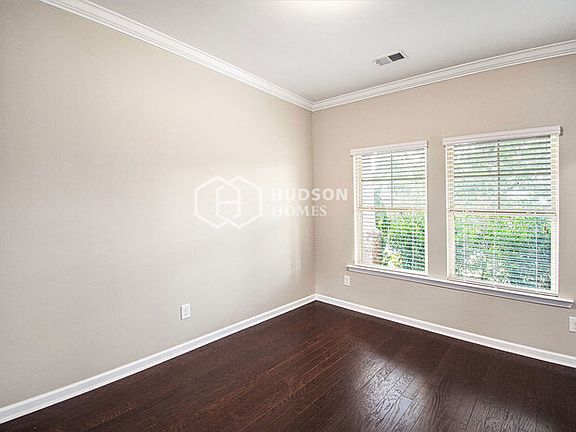 4th image of 1026 Medinah Dr