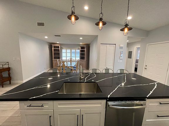 5th image of 6157 Sunny Pointe Circle