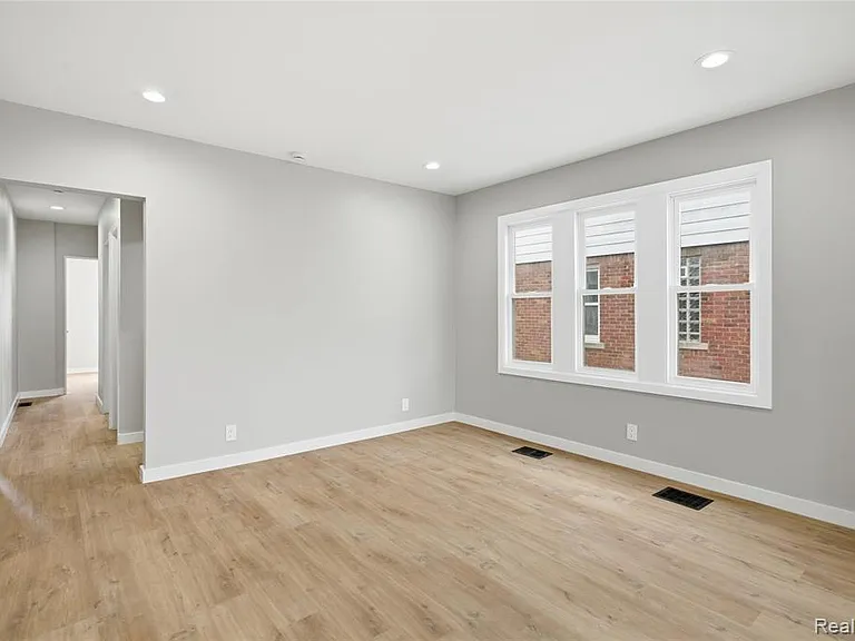 14615-14617 Winthrop St — Photo 14