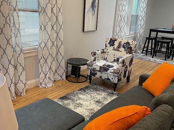 3rd image of 929 Jefferson Ave APT 1