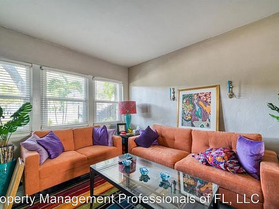4th image of 1122 Beach Dr NE APT 2