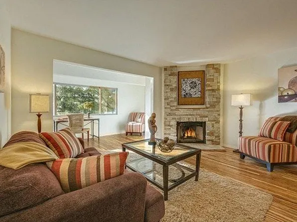 12517 NE 23rd Pl, Bellevue, WA 98005
