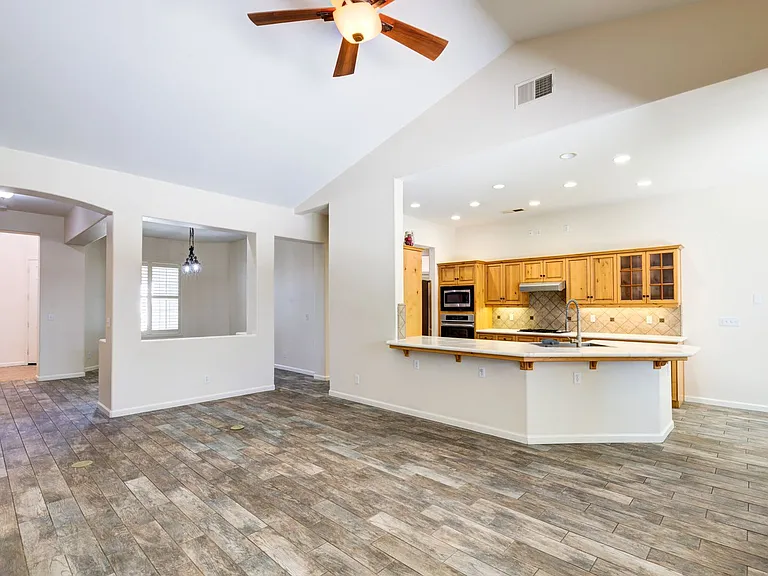 2418 Warner Ave — Photo 8
