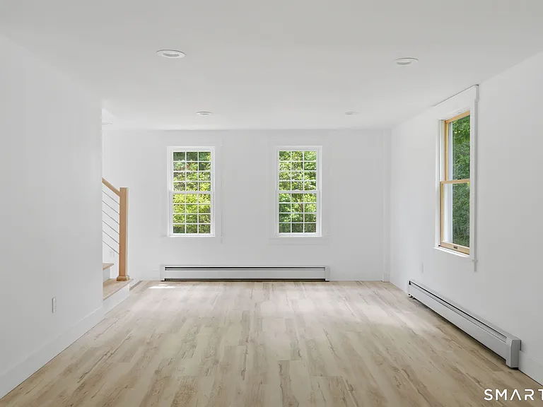 765 Norwich Ave — Photo 6