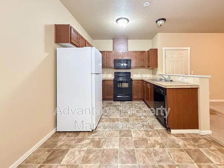 523 Catron St N #5 — Photo 50