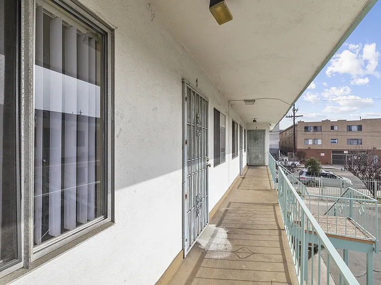 1135 Wilmington Blvd — Photo 8