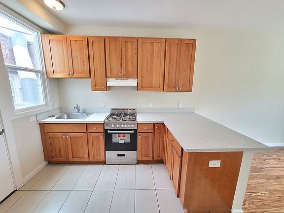 2nd image of 642 Hyde St APT 5
