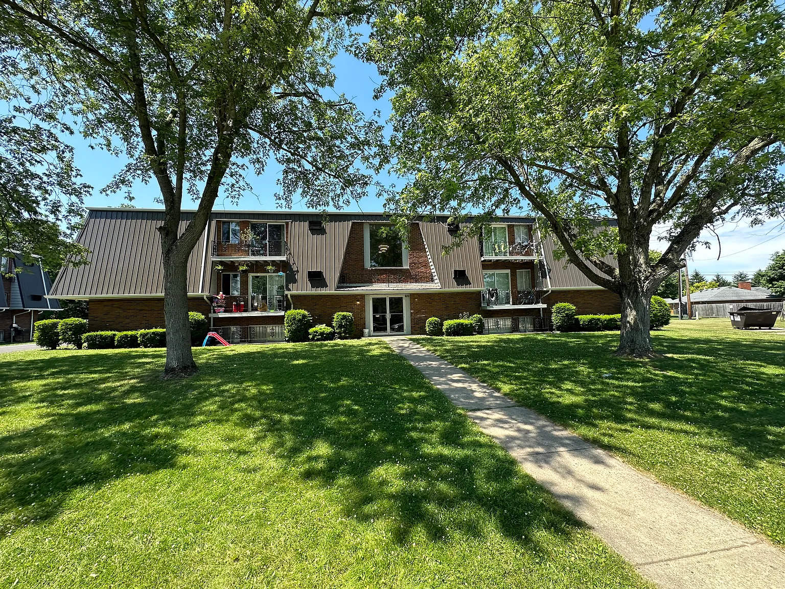 1520 Spruce Ave — Photo 1