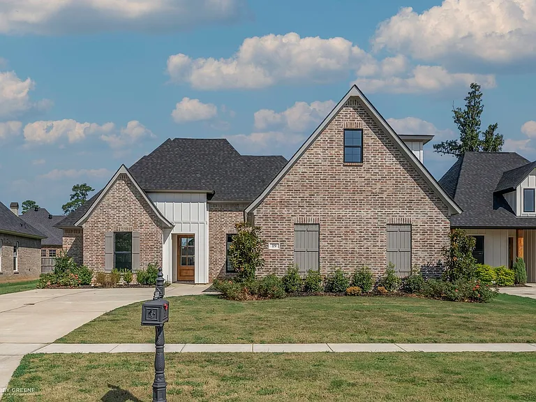19 Turtle Creek Dr — Photo 1