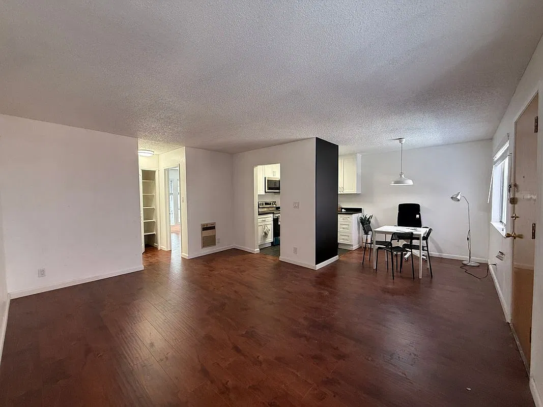 1 bed, 1.0 bath, 500 sqft, $2,200 — Photo 2