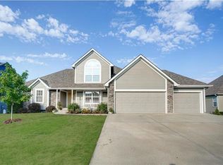 613 Liberty Rd, Smithville, MO 64089