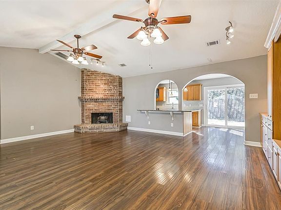 5th image of 1022 Western Hills Dr